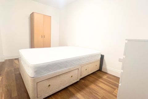 1 bedroom in a house share to rent, Burrage Road, London