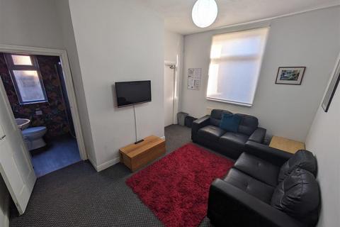 1 bedroom in a house share to rent, Playfair Street (Room 1), Rusholme, Manchester