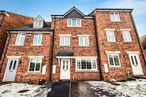 4 bedroom terraced house for sale, Dunlop Avenue, New Farnley, Leeds