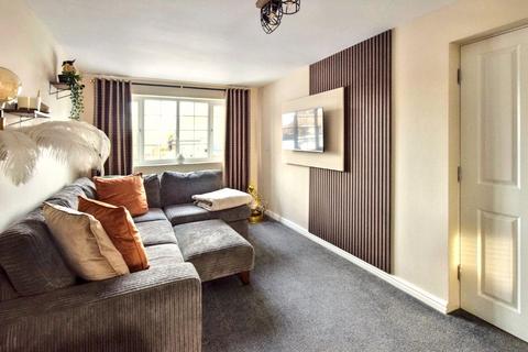 4 bedroom terraced house for sale, Dunlop Avenue, New Farnley, Leeds