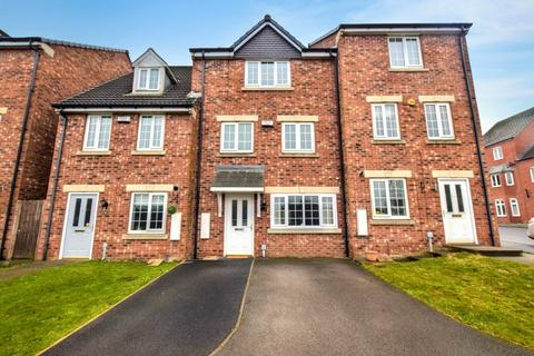 4 bedroom terraced house for sale, Dunlop Avenue, New Farnley, Leeds