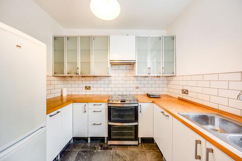 2 bedroom maisonette to rent, Gibson Street London SE10