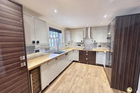 5 bedroom detached house to rent, Cross Road, Wakefield WF4