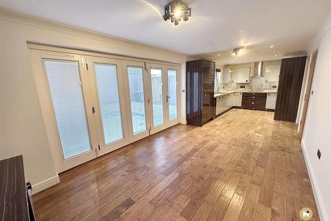 5 bedroom detached house to rent, Cross Road, Wakefield WF4