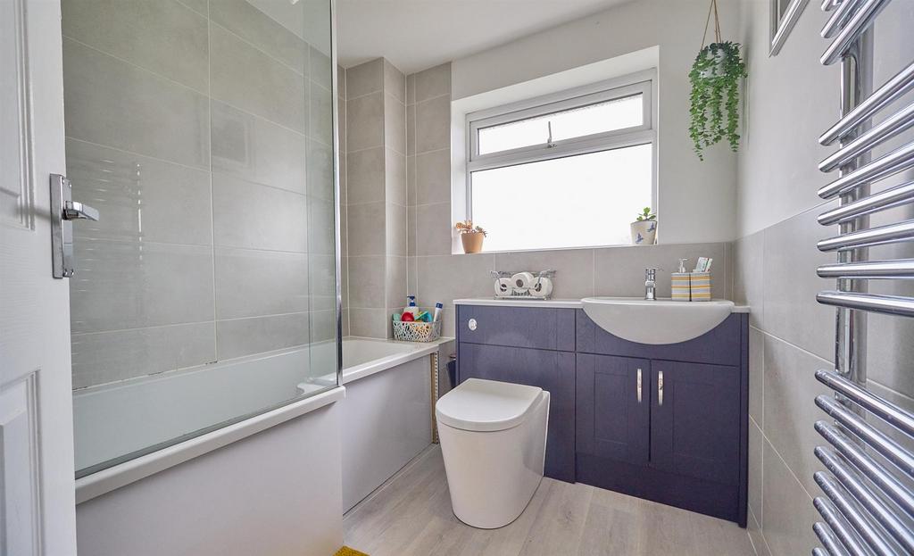 Rear Refitted Family Bathroom