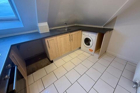 2 bedroom flat to rent, Lawson Road, Poole, BH12