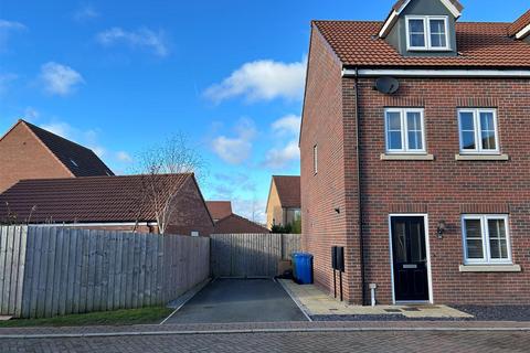 3 bedroom house to rent, Robson Avenue, Pocklington, York