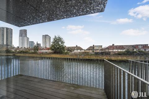 3 bedroom flat to rent, Copper Works Wharf Sugar House Island E15