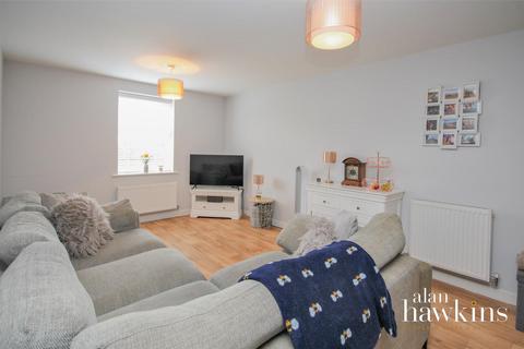 2 bedroom apartment for sale, Cloatley Crescent, Royal Wootton Bassett SN4 7