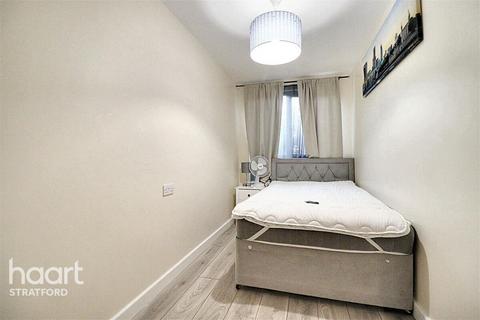 2 bedroom flat to rent, Cundy Road, LONDON