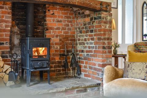 3 bedroom cottage for sale, Castle Street, Medstead, Medstead, Alton