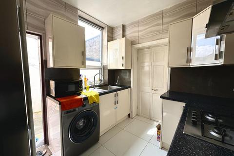 4 bedroom end of terrace house for sale, Queen Victoria Road, Burnley