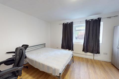 5 bedroom semi-detached house to rent, Moulsecoomb Way, Moulsecoomb, Brighton, BN2
