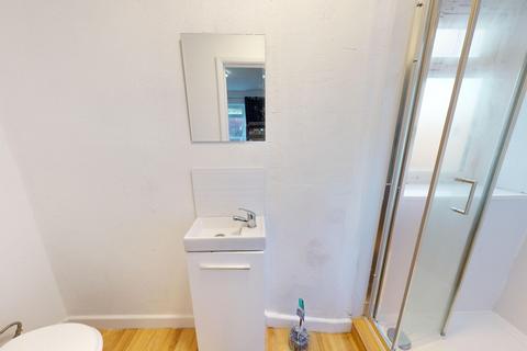 5 bedroom semi-detached house to rent, Moulsecoomb Way, Moulsecoomb, Brighton, BN2