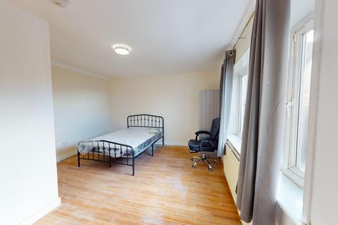 5 bedroom semi-detached house to rent, Moulsecoomb Way, Moulsecoomb, Brighton, BN2