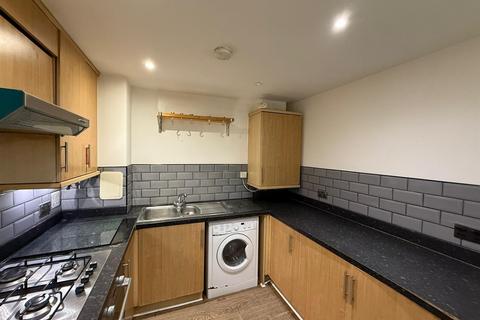 2 bedroom flat to rent, Campion Road, London