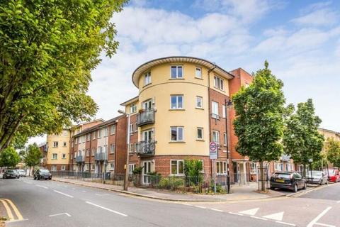 2 bedroom flat to rent, Campion Road, London