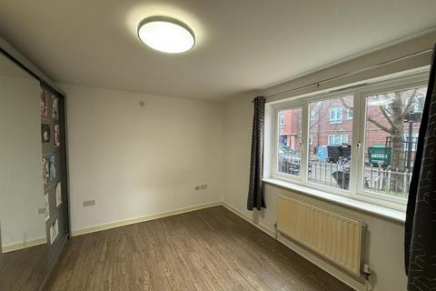 2 bedroom flat to rent, Campion Road, London