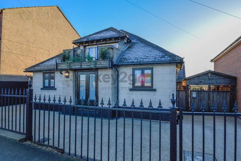 4 bedroom detached house for sale, Worksop Road, Mastin Moor, Chesterfield, S43