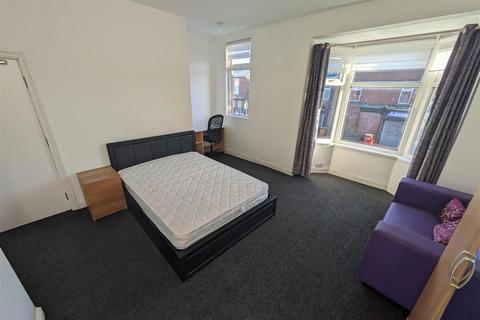 1 bedroom in a house share to rent, Playfair Street (Room 3), Rusholme, Manchester