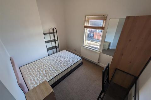 1 bedroom in a house share to rent, Playfair Street (Room 5), Rusholme, Manchester