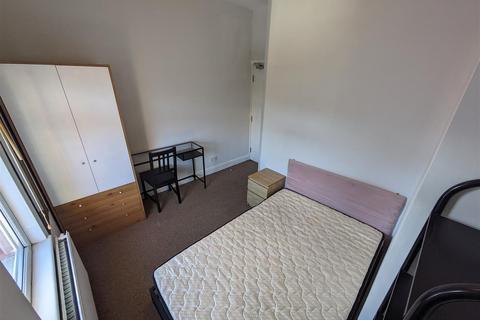 1 bedroom in a house share to rent, Playfair Street (Room 5), Rusholme, Manchester