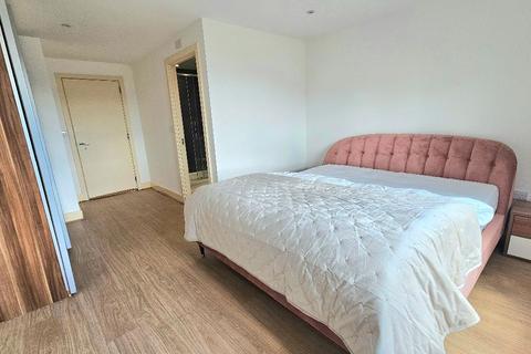 3 bedroom apartment to rent, Westferry road , Canary Wharf E14