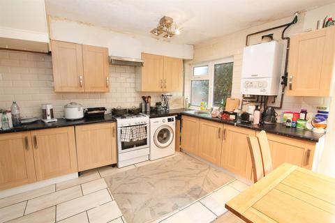 46 Gomshall Avenue, Wallington, SM6 8NY
