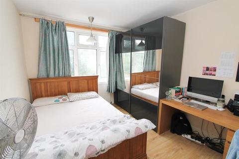 46 Gomshall Avenue, Wallington, SM6 8NY