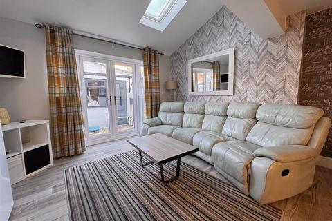 4 bedroom end of terrace house for sale, Theobald Street, Swindon SN1