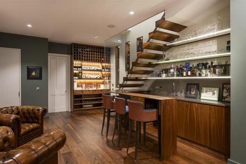 48 Lamont Road, London, SW10 0HX