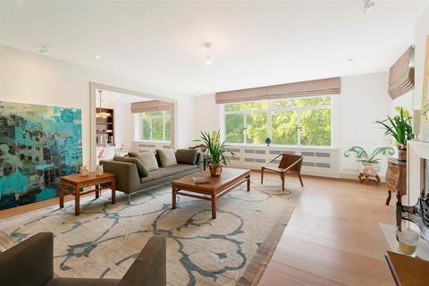 3 bedroom apartment to rent, St. James's Place SW1
