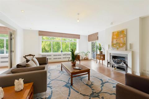 3 bedroom apartment to rent, St. James's Place SW1