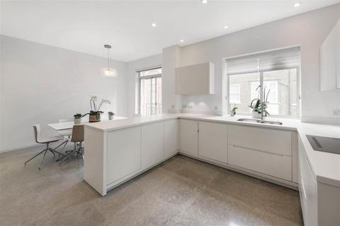 3 bedroom apartment to rent, St. James's Place SW1