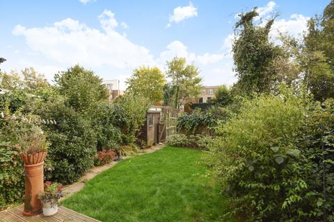 2 bedroom flat to rent, Woodside Park Road London N12