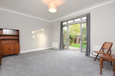 2 bedroom flat to rent, Woodside Park Road London N12