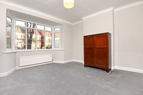 2 bedroom flat to rent, Woodside Park Road London N12