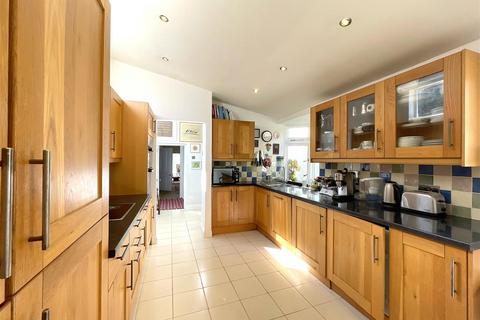 24 West Street, Carshalton, SM5 2QG
