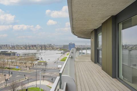 3 bedroom flat for sale, Gateway Tower, Royal Docks, London, E16