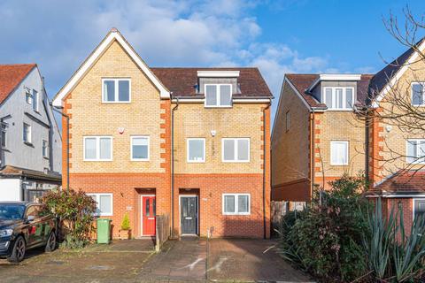 4 bedroom semi-detached house to rent, Cumberland Road, Bromley, BR2