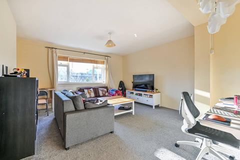 2 bedroom flat to rent, Dolphin Close, Surbiton, KT6