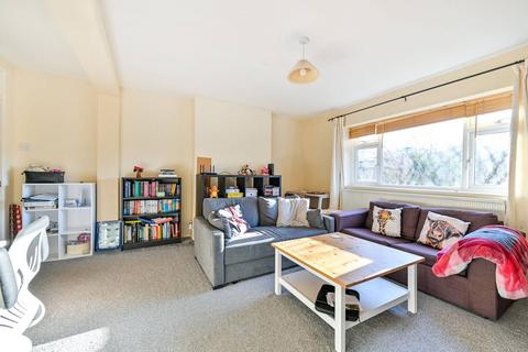 2 bedroom flat to rent, Dolphin Close, Surbiton, KT6