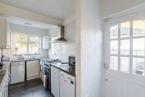 3 bedroom semi-detached house to rent, Austin Avenue, Bromley, BR2