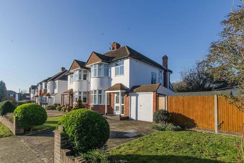 3 bedroom semi-detached house to rent, Austin Avenue, Bromley, BR2