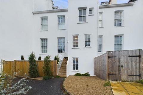 1 bedroom apartment for sale, Exceptionally large 1 bedroom apartment with parking