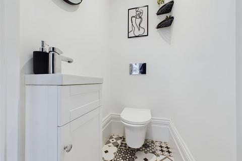 1 bedroom apartment for sale, Exceptionally large 1 bedroom apartment with parking