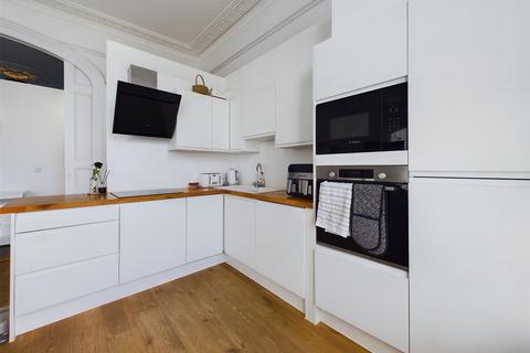 1 bedroom apartment for sale, Exceptionally large 1 bedroom apartment with parking