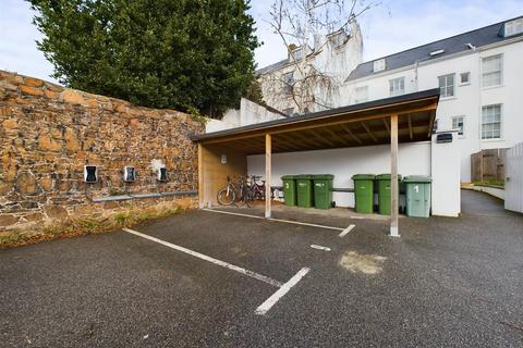 1 bedroom apartment for sale, Exceptionally large 1 bedroom apartment with parking