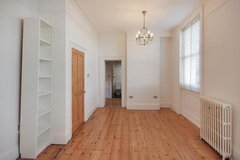 2 bedroom flat to rent, Medina Villas, Hove