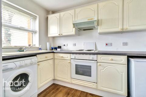 1 bedroom flat for sale, Station Road, Kings Langley